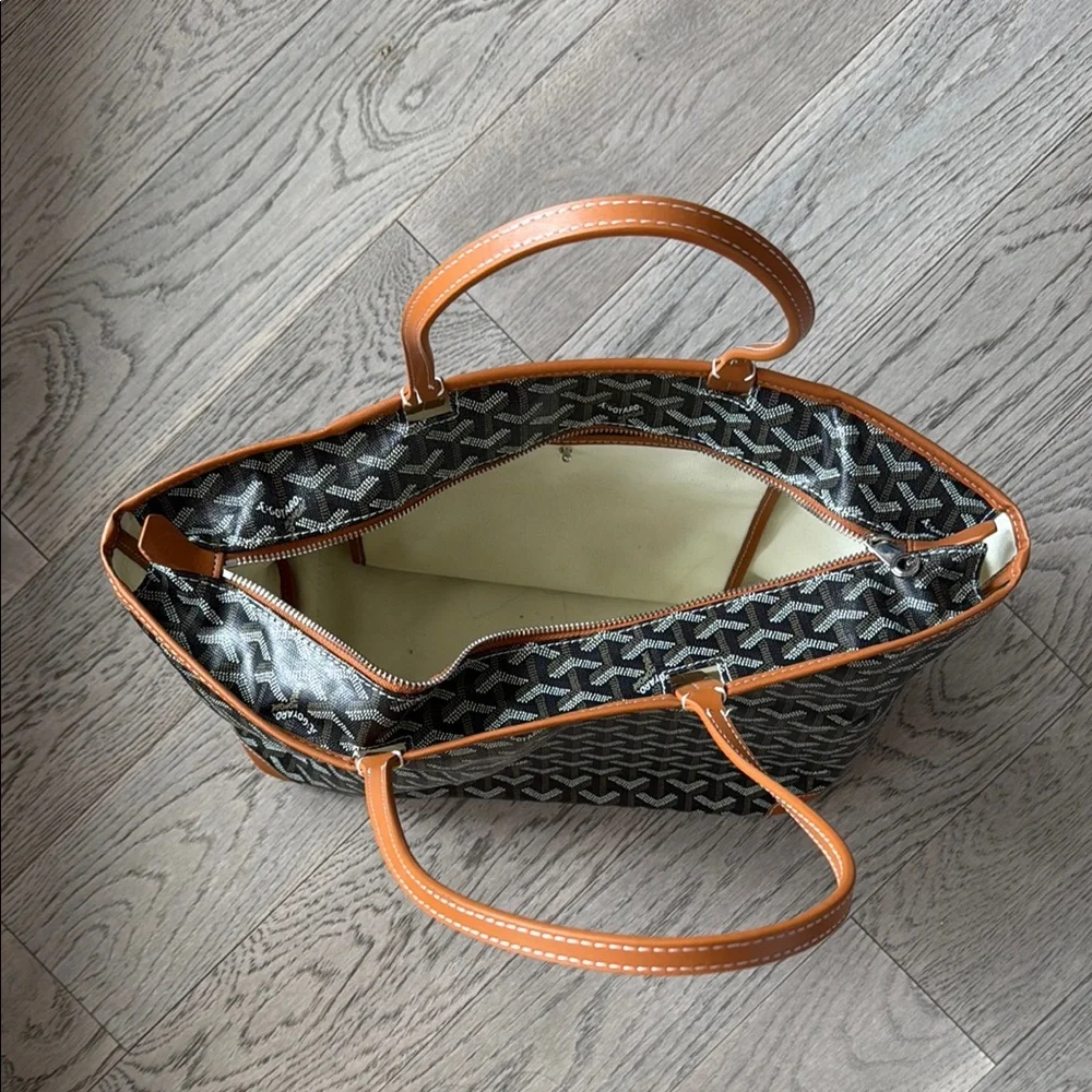 Stylish Black and Tan Tote Bag - Goyard - Picture 2 of 4